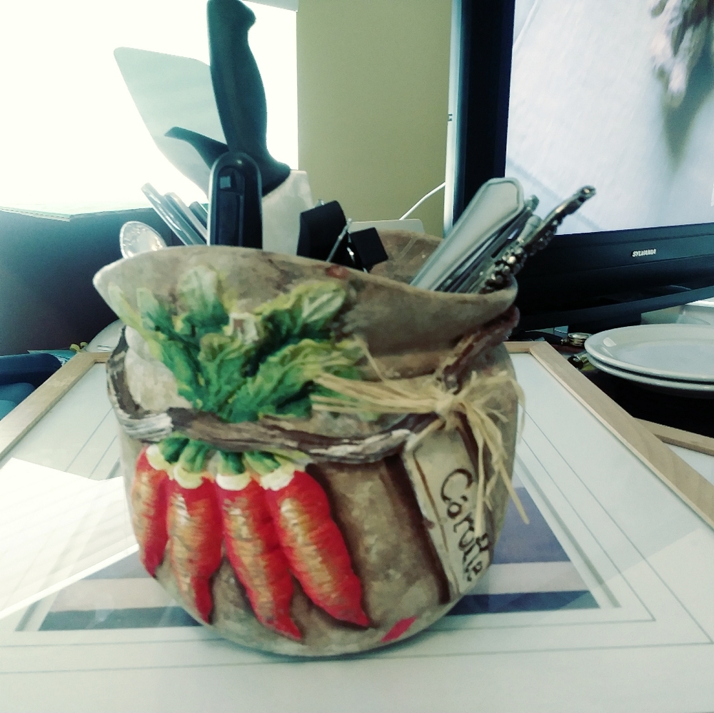 HIMARK KITCHEN UTENSILS BOWL.